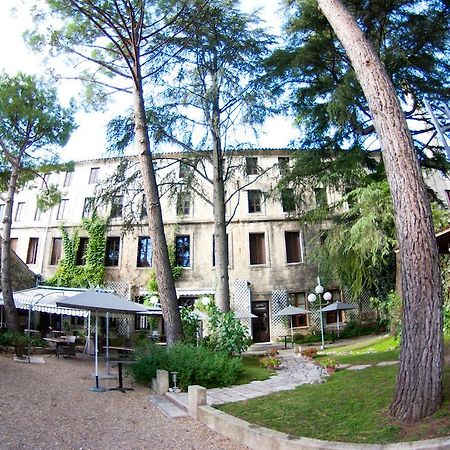 Auberge Du Pont Romain Sommieres Bagian luar foto