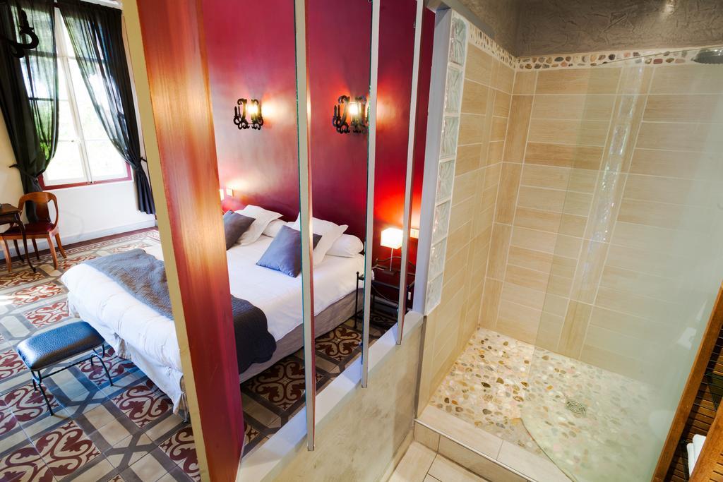 Auberge Du Pont Romain Sommieres Bagian luar foto