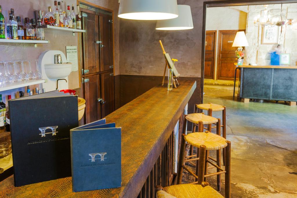Auberge Du Pont Romain Sommieres Bagian luar foto