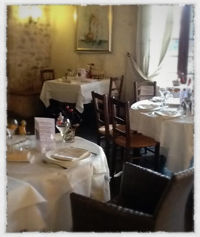 Auberge Du Pont Romain Sommieres Bagian luar foto