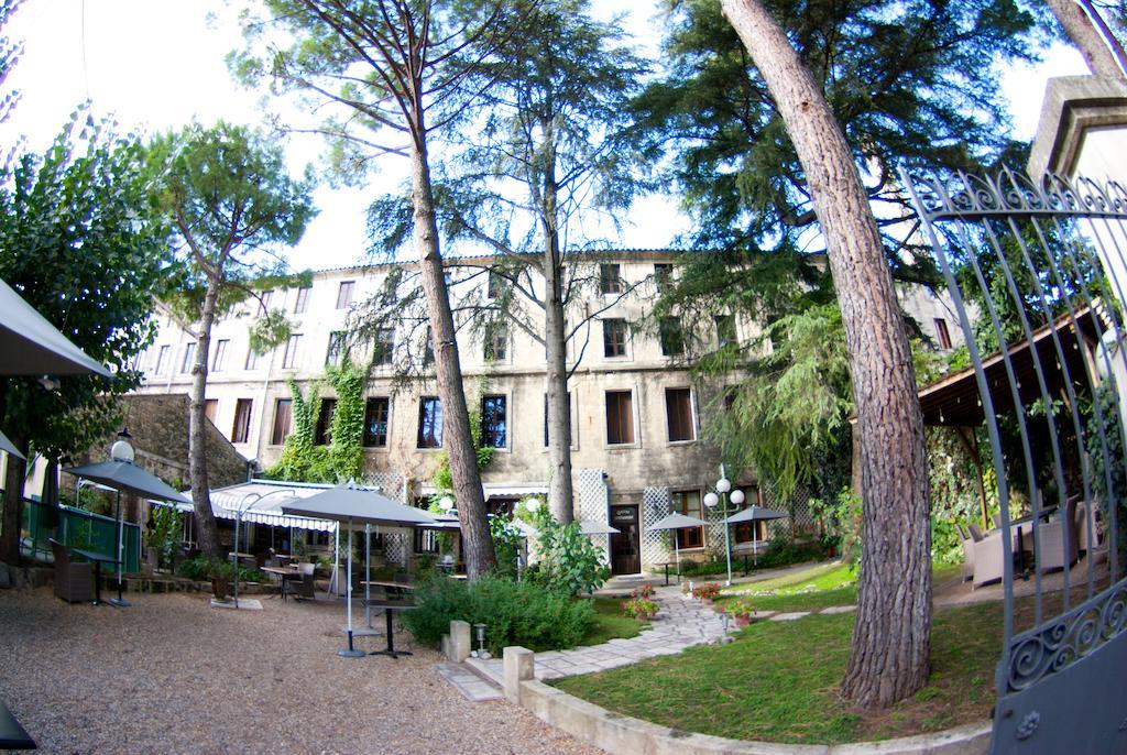 Auberge Du Pont Romain Sommieres Bagian luar foto