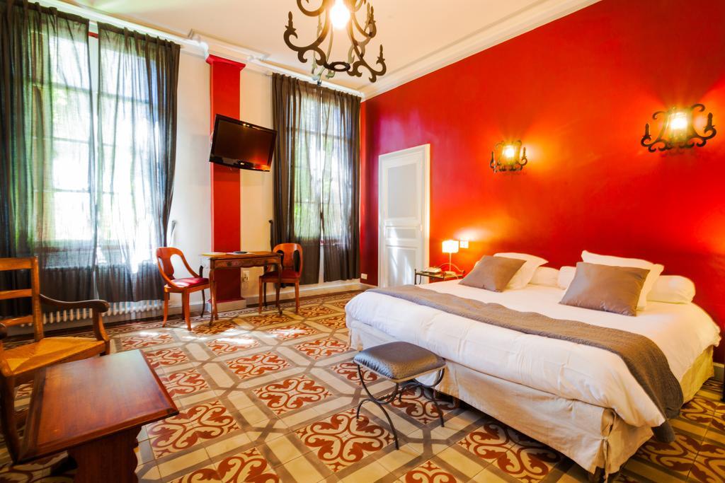 Auberge Du Pont Romain Sommieres Ruang foto