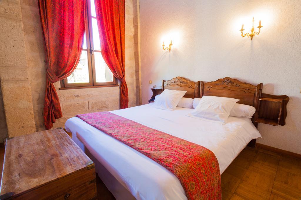 Auberge Du Pont Romain Sommieres Ruang foto