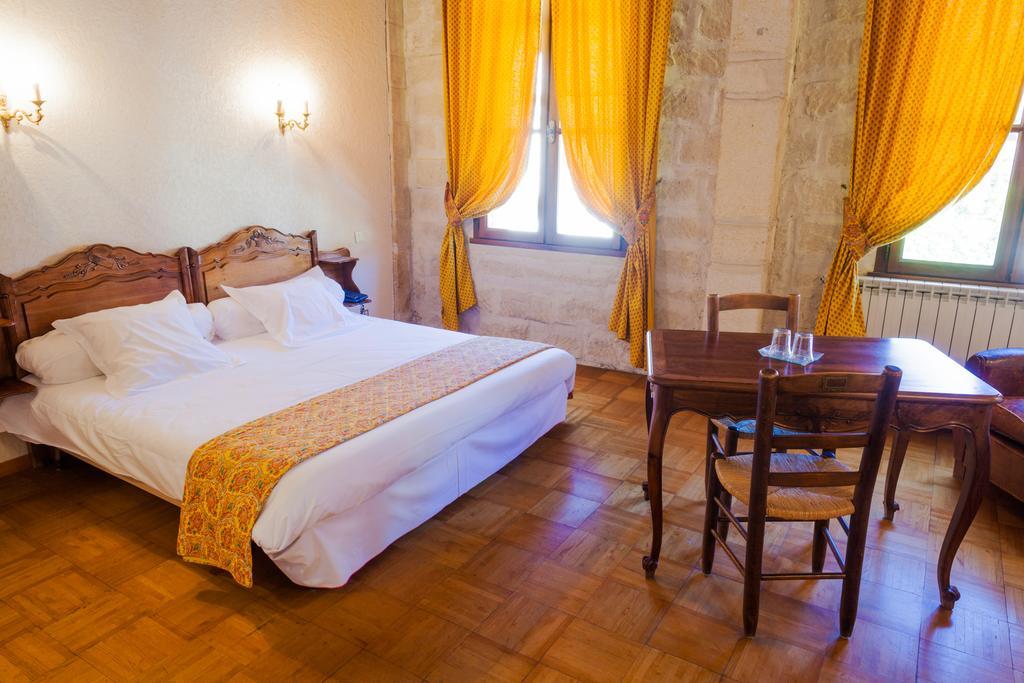 Auberge Du Pont Romain Sommieres Ruang foto