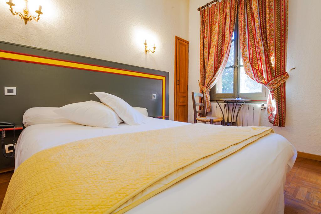 Auberge Du Pont Romain Sommieres Ruang foto