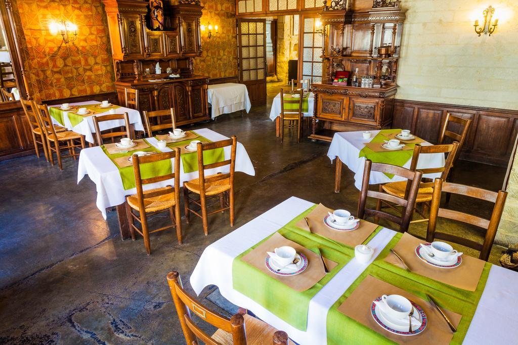 Auberge Du Pont Romain Sommieres Ruang foto
