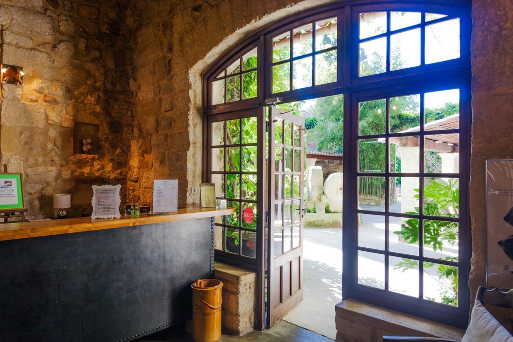 Auberge Du Pont Romain Sommieres Ruang foto