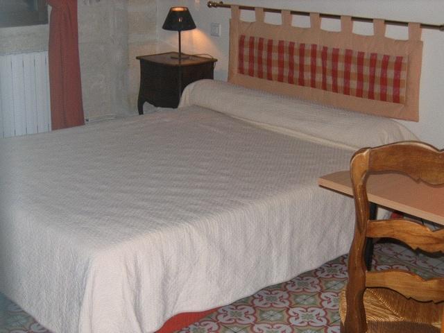 Auberge Du Pont Romain Sommieres Ruang foto