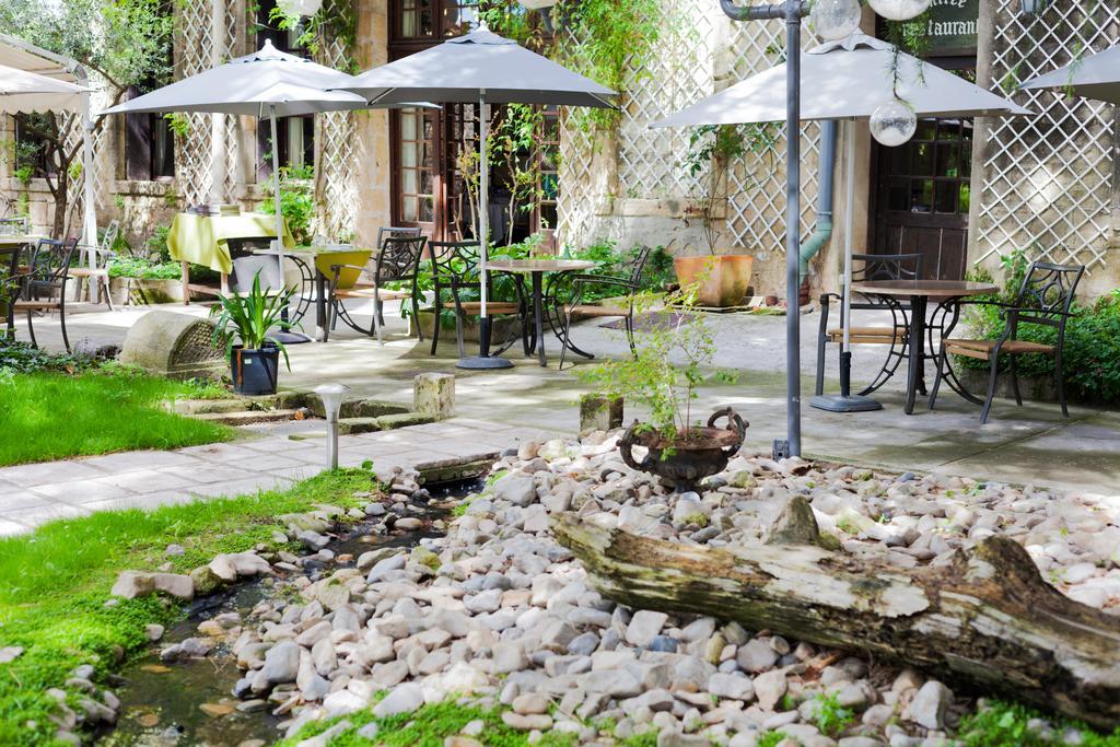 Auberge Du Pont Romain Sommieres Bagian luar foto